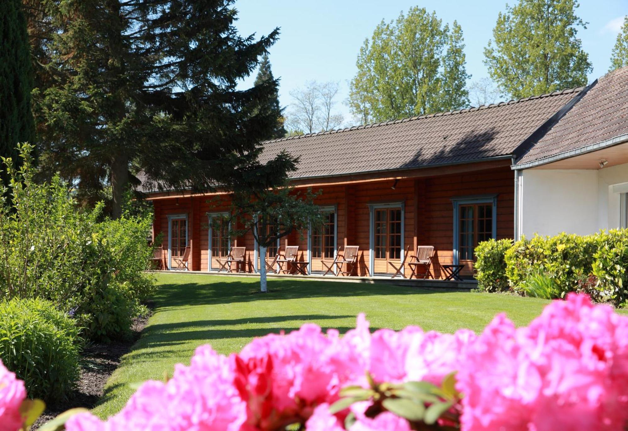 Logis - Hotel & Restaurant Les Trois Fontaines Marconne Exteriör bild